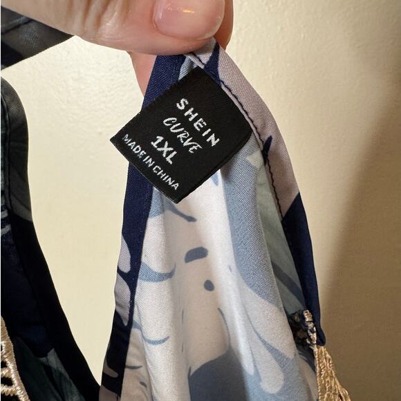 Shein Plus 1X Navy Blue Tropical Print V-Neck Romper Jumpsuit One Piece - Picture 2 of 5